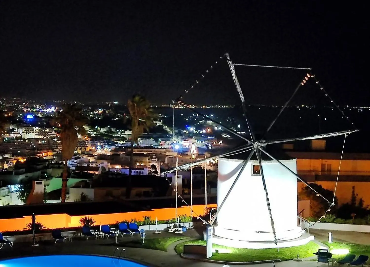 Stunning Sunrise & Sunset Rooftop Condo By Becherish Albufeira Appartement
