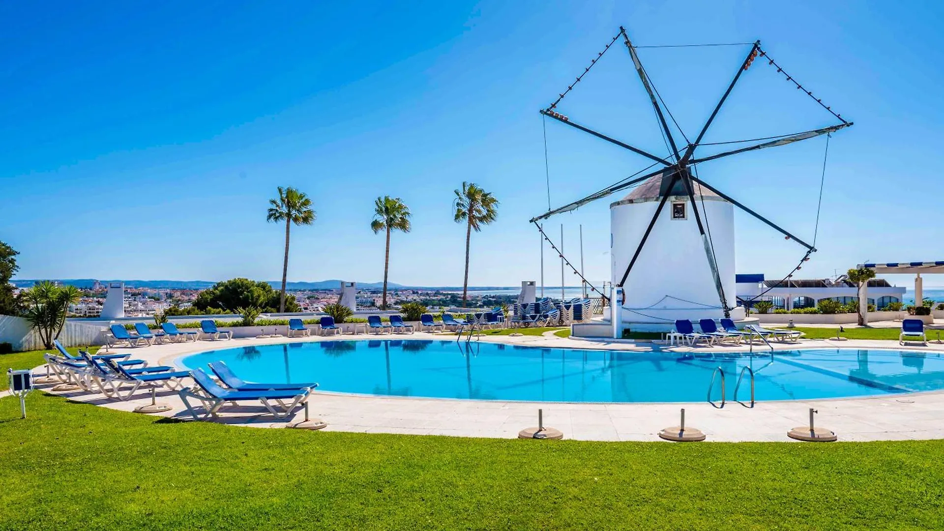 Stunning Sunrise & Sunset Rooftop Condo By Becherish Albufeira Apartmán