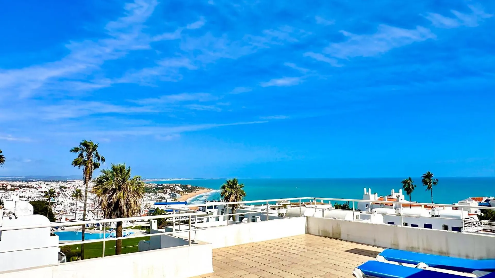 Stunning Sunrise & Sunset Rooftop Condo By Becherish Albufeira