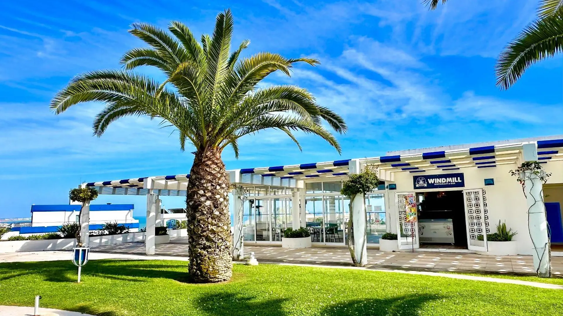 Stunning Sunrise & Sunset Rooftop Condo By Becherish Albufeira Apartmán
