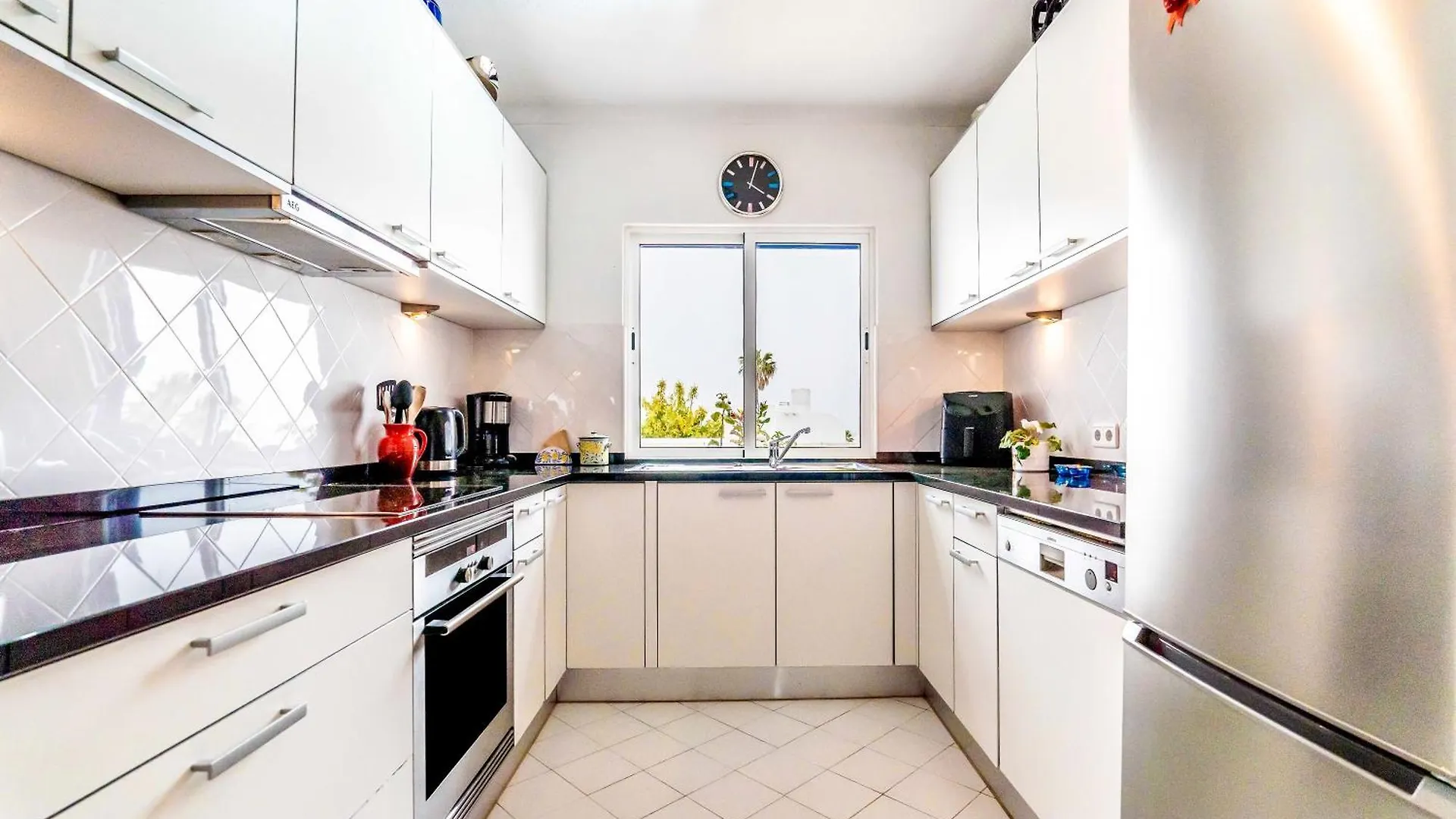 Stunning Sunrise & Sunset Rooftop Condo By Becherish Albufeira Apartmán