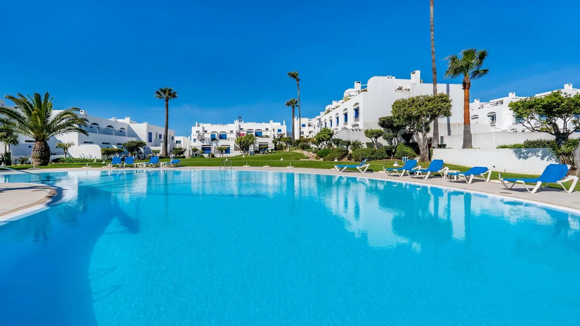 Stunning Sunrise & Sunset Rooftop Condo By Becherish Albufeira 0*,  Portugal