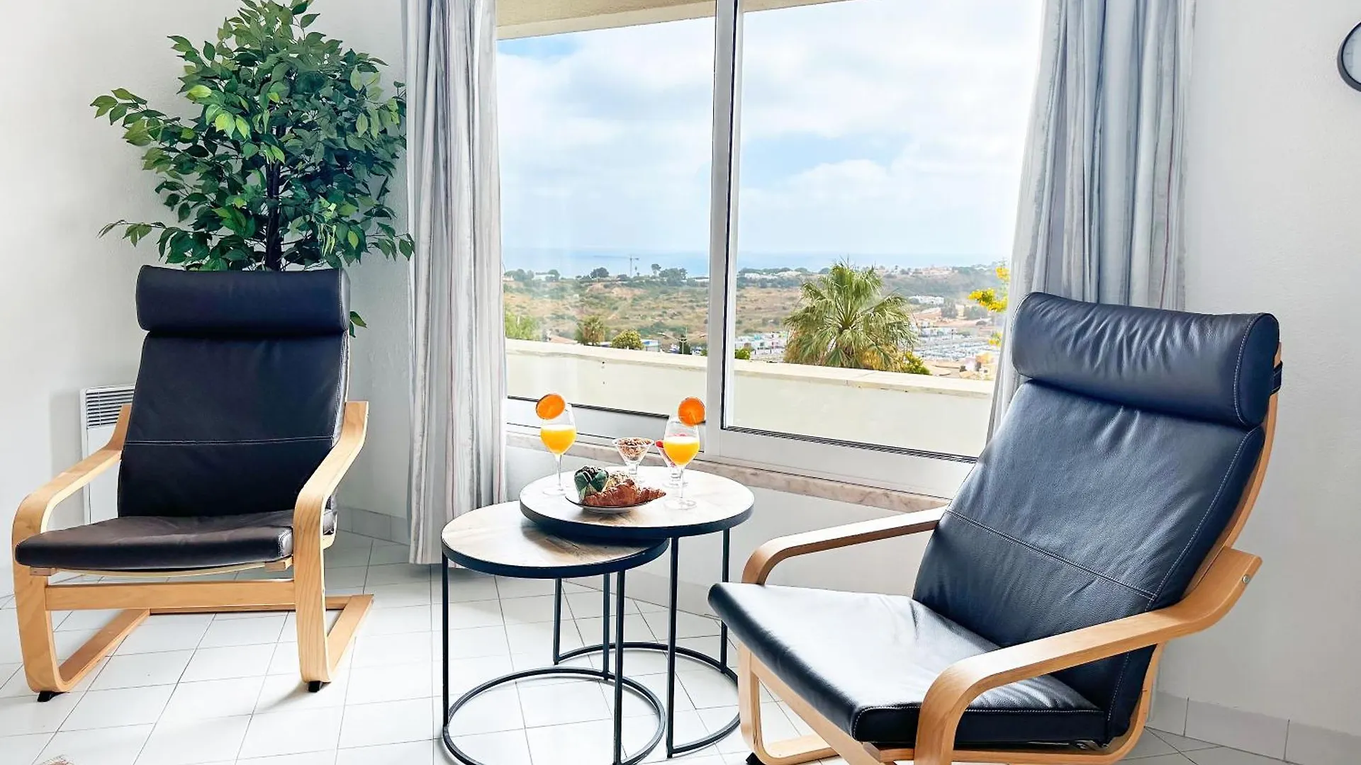 Stunning Sunrise & Sunset Rooftop Condo By Becherish Albufeira Appartement