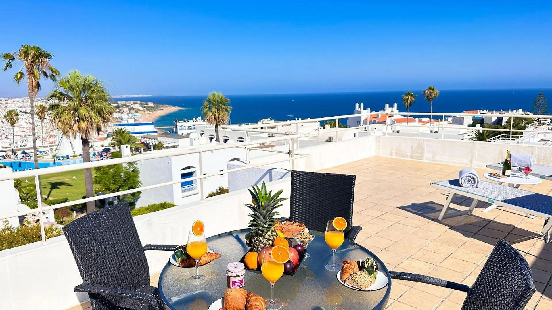 Stunning Sunrise & Sunset Rooftop Condo By Becherish Albufeira