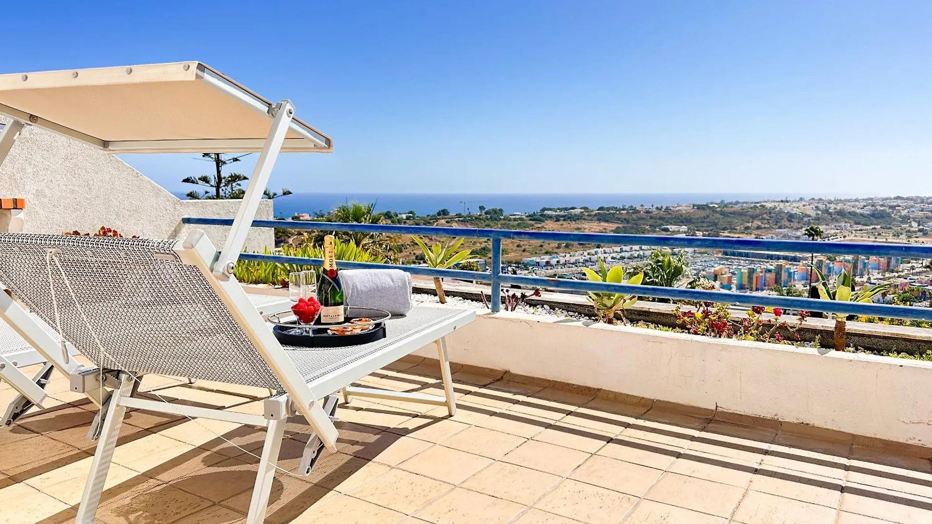 Stunning Sunrise & Sunset Rooftop Condo By Becherish Albufeira Appartement