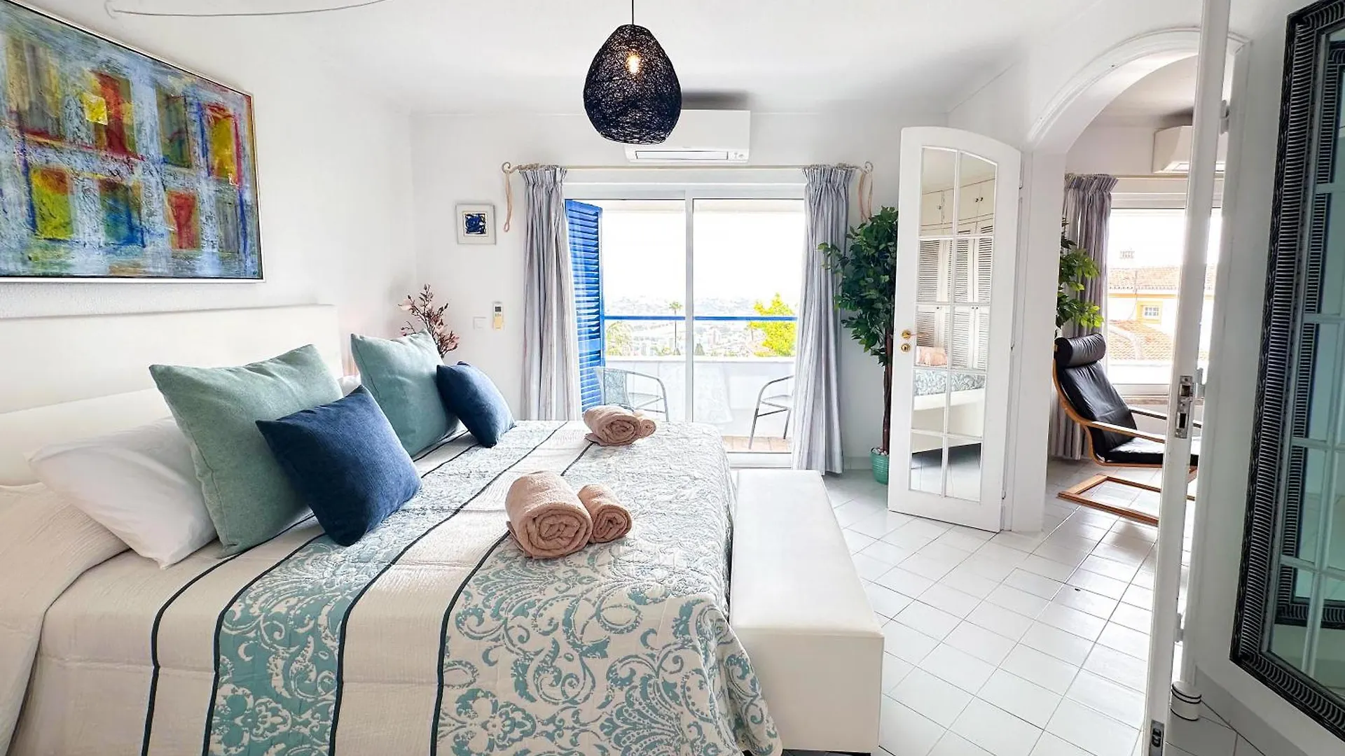 Stunning Sunrise & Sunset Rooftop Condo By Becherish Albufeira 0*,  Portekiz